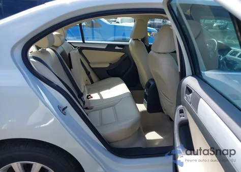 2014 Volkswagen Jetta Hybrid Se from USA, damaged, VIN 3VW637AJ2EM215544